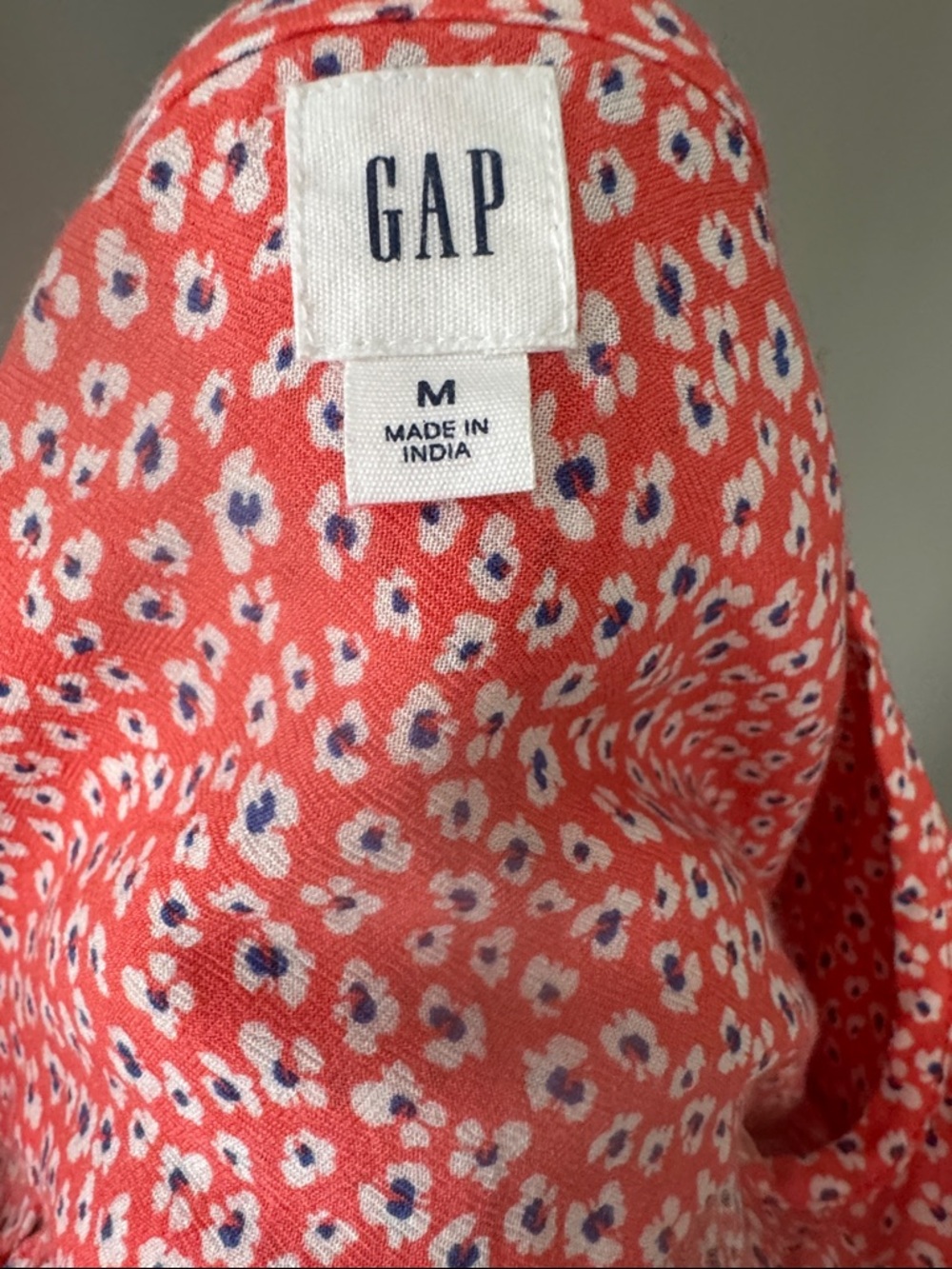 GAP Coral Floral Henley Blouse - Picture 5 of 6